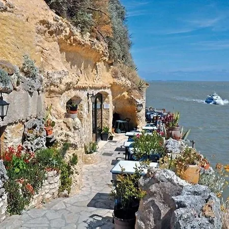 Sur Gironde - Face Au Port Et Proche Plage 1 *
