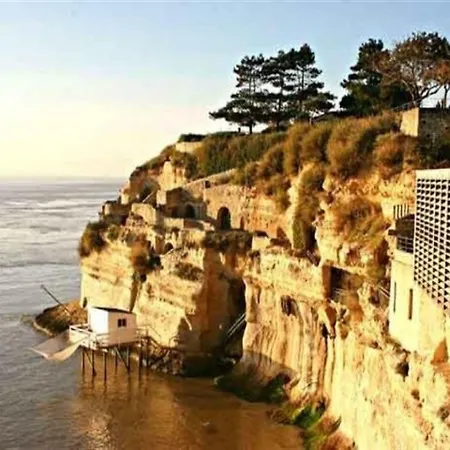 Lägenhet Sur Gironde - Face Au Port Et Proche Plage 1 *